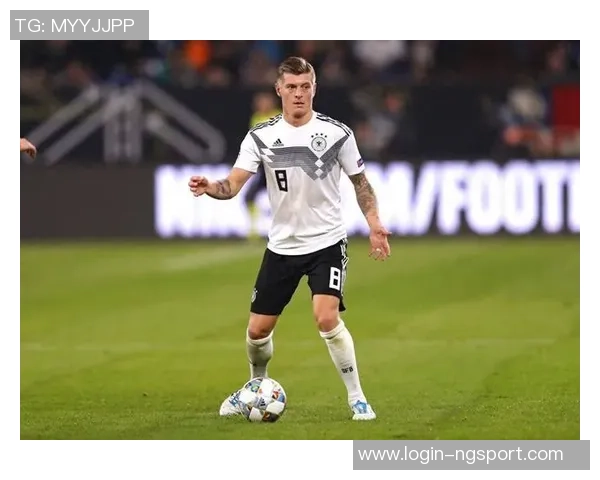 克罗斯在足球世界的传奇之路与未来发展展望